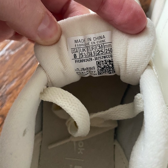 Reebok Women’s Club C Lifestyle Low Top - Picture 5 of 6